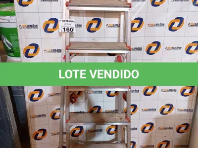 LOTE 160 - 01 ESCADA 06 DEGRAUS EM ALUMIO COM AVARIAS. (NO ESTADO) ATENÇÃO! FAZER A VISITAÇÃO ANTES DE ARREMATAR, NÃO SABEMOS SE FUNCIONA. LEILÃO NÃO TEM GARANTIA E NEM DEVOLUÇÃO, SUJEITO A POSSÍVEIS AVARIAS VISÍVEIS/OCULTAS E/OU AUSÊNCIA DE COMPONENTES.