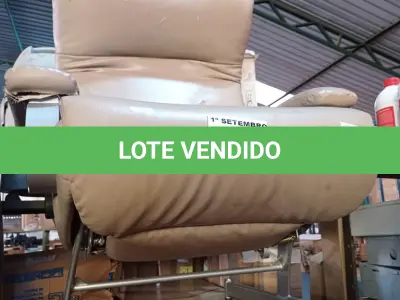 LOTE 151 - 01 POLTRONA PARA DESCANSO. (NO ESTADO) ATENÇÃO! FAZER A VISITAÇÃO ANTES DE ARREMATAR, NÃO SABEMOS SE FUNCIONA. LEILÃO NÃO TEM GARANTIA E NEM DEVOLUÇÃO, SUJEITO A POSSÍVEIS AVARIAS VISÍVEIS/OCULTAS E/OU AUSÊNCIA DE COMPONENTES.