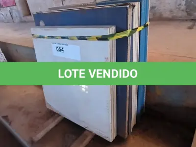 LOTE 054 - 01 LOTE COM PORCELANATO DIVERSOS 80X80/ GALILEU  CREMA 90X90(10 CX, 2PÇ) APROXIMADAMENTE 9,36M² (NO ESTADO)