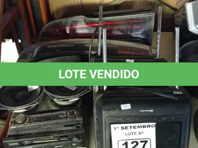 LOTE 127 - 02 ENCOSTO DE CABEÇA, 01 PAR DE LANTERNAS TRASEIRAS DO FIAT IDEA, 04 ALTO-FALANTES E 02 APARELHOS DE SOM AUTOMOTIVO MARCAS E MODELOS DIVERSOS. (NO ESTADO) ATENÇÃO! FAZER A VISITAÇÃO ANTES DE ARREMATAR, NÃO SABEMOS SE FUNCIONA. LEILÃO NÃO TEM GARANTIA E NEM DEVOLUÇÃO, SUJEITO A POSSÍVEIS AVARIAS VISÍVEIS/OCULTAS E/OU AUSÊNCIA DE COMPONENTES.