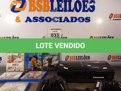 LOTE 033 - 01 PS3 COM 02 CONTROLES, 01 JOGO PS3 FIFA-12, VÁRIOS CDS BLU-RAY. (NO ESTADO) ATENÇÃO! FAZER A VISITAÇÃO ANTES DE ARREMATAR, NÃO SABEMOS SE FUNCIONA. LEILÃO NÃO TEM GARANTIA E NEM DEVOLUÇÃO, SUJEITO A POSSÍVEIS AVARIAS VISÍVEIS/OCULTAS E/OU AUSÊNCIA DE COMPONENTES.