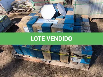 LOTE 098 - 30 CAIXAS DE REVESTIMENTO TRAVERTINO CREMA 20CM X 20CM APROXIMADAMENTE 2,16M²(NO ESTADO)