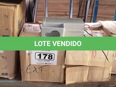 LOTE 178 - 05 CAIXAS COM REATORES PARA LÂMPADAS DE VAPOR METÁLICO. (NO ESTADO) ATENÇÃO! FAZER A VISITAÇÃO ANTES DE ARREMATAR, NÃO SABEMOS SE FUNCIONA. LEILÃO NÃO TEM GARANTIA E NEM DEVOLUÇÃO, SUJEITO A POSSÍVEIS AVARIAS VISÍVEIS/OCULTAS E/OU AUSÊNCIA DE COMPONENTES.