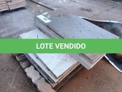 LOTE 091 - 01 LOTE COM PORCELANATOS 60CM X 1,20CM (14PÇ) E PORCELANATOS 90CM X 90CM (18 PÇ). APROXIMADAMENTE24,66M²(NO ESTADO)