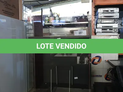 LOTE 210 - 01 RACK EM MADEIRA COM TAMPO DE VIDRO, 01 TV DE TUBO E 01 ANTENA INTERNA. (NO ESTADO) ATENÇÃO! FAZER A VISITAÇÃO ANTES DE ARREMATAR, NÃO SABEMOS SE FUNCIONA. LEILÃO NÃO TEM GARANTIA E NEM DEVOLUÇÃO, SUJEITO A POSSÍVEIS AVARIAS VISÍVEIS/OCULTAS E/OU AUSÊNCIA DE COMPONENTES.