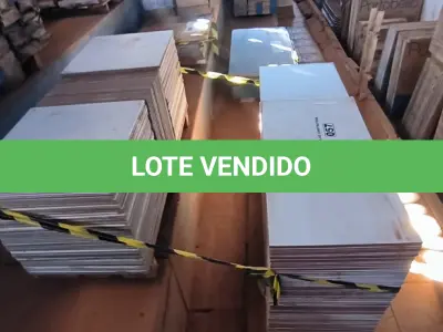 LOTE 057 - 01 LOTE COM PORCELANATO DIVERSOS  APROXIMADAMENTE 69,12M²(NO ESTADO)