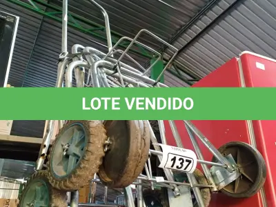 LOTE 137 - 03 CARRINHOS PARA TRANSPORTE DE CARGAS COM AVARIAS. (NO ESTADO) ATENÇÃO! FAZER A VISITAÇÃO ANTES DE ARREMATAR, NÃO SABEMOS SE FUNCIONA. LEILÃO NÃO TEM GARANTIA E NEM DEVOLUÇÃO, SUJEITO A POSSÍVEIS AVARIAS VISÍVEIS/OCULTAS E/OU AUSÊNCIA DE COMPONENTES.