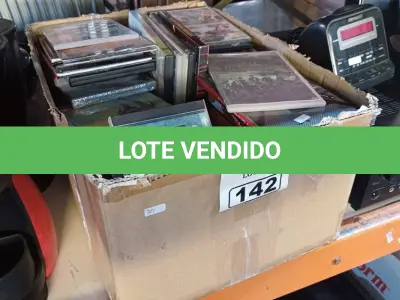 LOTE 142 - 01 LOTE COM GRANDE QUANTIDADE DE DVD’S DE TÍTULOS DIVERSOS. (NO ESTADO) ATENÇÃO! FAZER A VISITAÇÃO ANTES DE ARREMATAR, NÃO SABEMOS SE FUNCIONA. LEILÃO NÃO TEM GARANTIA E NEM DEVOLUÇÃO, SUJEITO A POSSÍVEIS AVARIAS VISÍVEIS/OCULTAS E/OU AUSÊNCIA DE COMPONENTES.