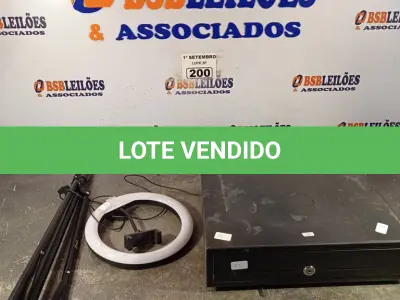 LOTE 200 - 01 GAVETA PARA CAIXA E 01 RING LIGHT. (NO ESTADO) ATENÇÃO! FAZER A VISITAÇÃO ANTES DE ARREMATAR, NÃO SABEMOS SE FUNCIONA. LEILÃO NÃO TEM GARANTIA E NEM DEVOLUÇÃO, SUJEITO A POSSÍVEIS AVARIAS VISÍVEIS/OCULTAS E/OU AUSÊNCIA DE COMPONENTES.