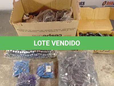 LOTE 215 - 01 CAIXA COM GRANDE QUANTIDADE DE CAPACITORES E RESISTORES ELETROLÍTICOS DIVERSOS. (NO ESTADO) ATENÇÃO! FAZER A VISITAÇÃO ANTES DE ARREMATAR, NÃO SABEMOS SE FUNCIONA. LEILÃO NÃO TEM GARANTIA E NEM DEVOLUÇÃO, SUJEITO A POSSÍVEIS AVARIAS VISÍVEIS/OCULTAS E/OU AUSÊNCIA DE COMPONENTES.
