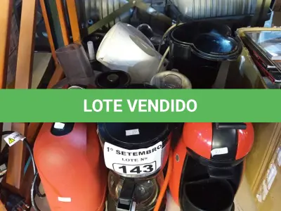 LOTE 143 - 01 LOTE COM VÁRIAS CAFETEIRAS E ESPREMEDORES DE FRUTAS MARCAS E MODELOS DIVERSOS COM AVARIAS. (NO ESTADO) ATENÇÃO! FAZER A VISITAÇÃO ANTES DE ARREMATAR, NÃO SABEMOS SE FUNCIONA. LEILÃO NÃO TEM GARANTIA E NEM DEVOLUÇÃO, SUJEITO A POSSÍVEIS AVARIAS VISÍVEIS/OCULTAS E/OU AUSÊNCIA DE COMPONENTES.