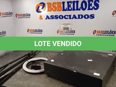 LOTE 200 - 01 GAVETA PARA CAIXA E 01 RING LIGHT. (NO ESTADO) ATENÇÃO! FAZER A VISITAÇÃO ANTES DE ARREMATAR, NÃO SABEMOS SE FUNCIONA. LEILÃO NÃO TEM GARANTIA E NEM DEVOLUÇÃO, SUJEITO A POSSÍVEIS AVARIAS VISÍVEIS/OCULTAS E/OU AUSÊNCIA DE COMPONENTES.