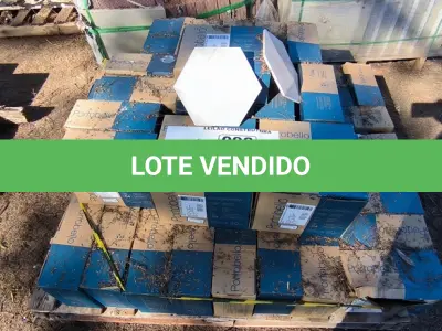 LOTE 098 - 30 CAIXAS DE REVESTIMENTO TRAVERTINO CREMA 20CM X 20CM APROXIMADAMENTE 2,16M²(NO ESTADO)
