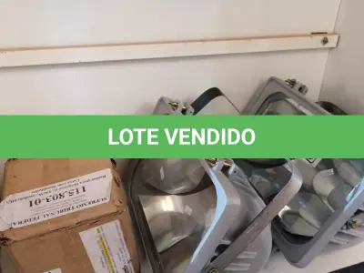 LOTE 235 - 02 LUMINÁRIAS DE PÁTIO E 04 REATORES PARA LÂMPADA VAPOR METÁLICO 150W. (NO ESTADO) ATENÇÃO! FAZER A VISITAÇÃO ANTES DE ARREMATAR, NÃO SABEMOS SE FUNCIONA. LEILÃO NÃO TEM GARANTIA E NEM DEVOLUÇÃO, SUJEITO A POSSÍVEIS AVARIAS VISÍVEIS/OCULTAS E/OU AUSÊNCIA DE COMPONENTES.