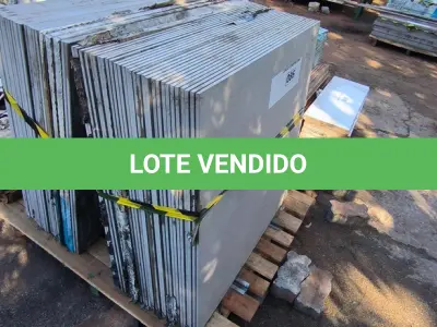 LOTE 086 - 14 CAIXAS DE SAMPA PACAEMBU 90CM X 90CM APROXIMADAMENTE 22,68M²(NO ESTADO)