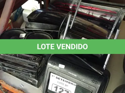 LOTE 127 - 02 ENCOSTO DE CABEÇA, 01 PAR DE LANTERNAS TRASEIRAS DO FIAT IDEA, 04 ALTO-FALANTES E 02 APARELHOS DE SOM AUTOMOTIVO MARCAS E MODELOS DIVERSOS. (NO ESTADO) ATENÇÃO! FAZER A VISITAÇÃO ANTES DE ARREMATAR, NÃO SABEMOS SE FUNCIONA. LEILÃO NÃO TEM GARANTIA E NEM DEVOLUÇÃO, SUJEITO A POSSÍVEIS AVARIAS VISÍVEIS/OCULTAS E/OU AUSÊNCIA DE COMPONENTES.