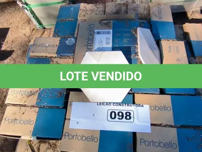 LOTE 098 - 30 CAIXAS DE REVESTIMENTO TRAVERTINO CREMA 20CM X 20CM APROXIMADAMENTE 2,16M²(NO ESTADO)