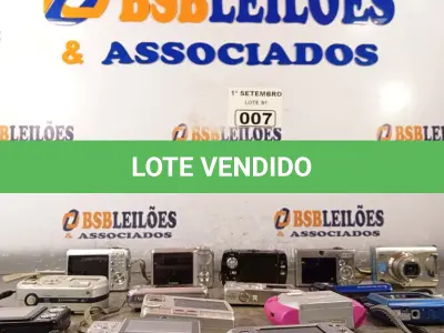 LOTE 007 - 01 LOTE COM VÁRIAS CÂMERAS FOTOGRÁFICAS MARCAS E MODELOS DIVERSOS. (NO ESTADO) ATENÇÃO! FAZER A VISITAÇÃO ANTES DE ARREMATAR, NÃO SABEMOS SE FUNCIONA. LEILÃO NÃO TEM GARANTIA E NEM DEVOLUÇÃO, SUJEITO A POSSÍVEIS AVARIAS VISÍVEIS/OCULTAS E/OU AUSÊNCIA DE COMPONENTES.