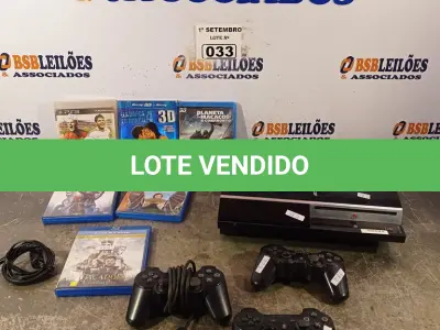 LOTE 033 - 01 PS3 COM 02 CONTROLES, 01 JOGO PS3 FIFA-12, VÁRIOS CDS BLU-RAY. (NO ESTADO) ATENÇÃO! FAZER A VISITAÇÃO ANTES DE ARREMATAR, NÃO SABEMOS SE FUNCIONA. LEILÃO NÃO TEM GARANTIA E NEM DEVOLUÇÃO, SUJEITO A POSSÍVEIS AVARIAS VISÍVEIS/OCULTAS E/OU AUSÊNCIA DE COMPONENTES.