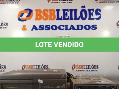 LOTE 216 - 01 TOCA CD COM DISQUETEIRA MARCA PIONNER. (NO ESTADO) ATENÇÃO! FAZER A VISITAÇÃO ANTES DE ARREMATAR, NÃO SABEMOS SE FUNCIONA. LEILÃO NÃO TEM GARANTIA E NEM DEVOLUÇÃO, SUJEITO A POSSÍVEIS AVARIAS VISÍVEIS/OCULTAS E/OU AUSÊNCIA DE COMPONENTES.