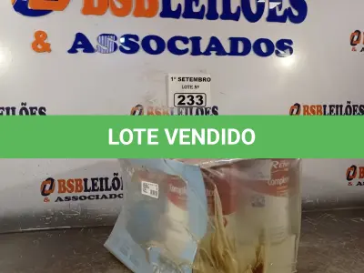 LOTE 233 - 01 KIT PARA PINTURA DE PISCINAS ESMALTE “PU” CONTENDO 01 GALÃO DE ESMALTE PU 2,7L COR BRANCA, 01 LATA DE CATALISADOR 900ML E 01 LATA DE DILUENTE 900ML. (NO ESTADO) ATENÇÃO! FAZER A VISITAÇÃO ANTES DE ARREMATAR, NÃO SABEMOS SE FUNCIONA. LEILÃO NÃO TEM GARANTIA E NEM DEVOLUÇÃO, SUJEITO A POSSÍVEIS AVARIAS VISÍVEIS/OCULTAS E/OU AUSÊNCIA DE COMPONENTES.