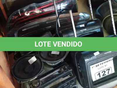 LOTE 127 - 02 ENCOSTO DE CABEÇA, 01 PAR DE LANTERNAS TRASEIRAS DO FIAT IDEA, 04 ALTO-FALANTES E 02 APARELHOS DE SOM AUTOMOTIVO MARCAS E MODELOS DIVERSOS. (NO ESTADO) ATENÇÃO! FAZER A VISITAÇÃO ANTES DE ARREMATAR, NÃO SABEMOS SE FUNCIONA. LEILÃO NÃO TEM GARANTIA E NEM DEVOLUÇÃO, SUJEITO A POSSÍVEIS AVARIAS VISÍVEIS/OCULTAS E/OU AUSÊNCIA DE COMPONENTES.