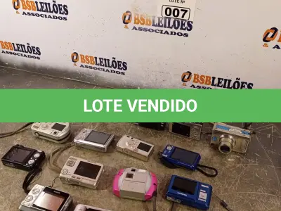 LOTE 007 - 01 LOTE COM VÁRIAS CÂMERAS FOTOGRÁFICAS MARCAS E MODELOS DIVERSOS. (NO ESTADO) ATENÇÃO! FAZER A VISITAÇÃO ANTES DE ARREMATAR, NÃO SABEMOS SE FUNCIONA. LEILÃO NÃO TEM GARANTIA E NEM DEVOLUÇÃO, SUJEITO A POSSÍVEIS AVARIAS VISÍVEIS/OCULTAS E/OU AUSÊNCIA DE COMPONENTES.