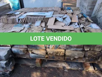 LOTE 088 - O1 LOTE COM PATILHAS LIVERPOOL ARGENTO 7CM X 24,4CM APROXIMADAMENTE 33,60M² (NO ESTADO)