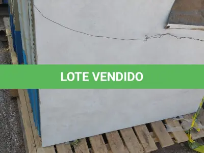 LOTE 083 - 01 LOTE COM PORCELANATOS SAMPA 90CM X 90CM APROXIMADAMENTE 21,06M²(NO ESTADO)