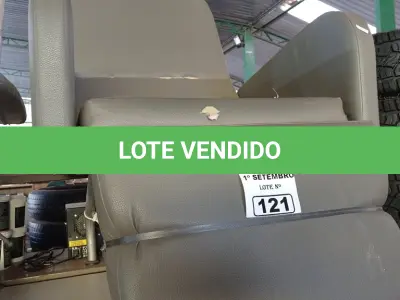 LOTE 121 - 01 POLTRONA PARA DESCANSO. (NO ESTADO) ATENÇÃO! FAZER A VISITAÇÃO ANTES DE ARREMATAR, NÃO SABEMOS SE FUNCIONA. LEILÃO NÃO TEM GARANTIA E NEM DEVOLUÇÃO, SUJEITO A POSSÍVEIS AVARIAS VISÍVEIS/OCULTAS E/OU AUSÊNCIA DE COMPONENTES.