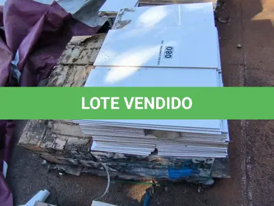 LOTE 080 - 01 LOTE COM REVESTIMENTOS BRANCO 30 CM X 60CM APROXIMADAMENTE 41,40M²(NO ESTADO)