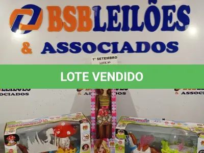 LOTE 396 - 02 BATE-VOLTA MUSICAL CARRUAGEM E 01 BONECA BELINDA. (NO ESTADO) ATENÇÃO! FAZER A VISITAÇÃO ANTES DE ARREMATAR, NÃO SABEMOS SE FUNCIONA. LEILÃO NÃO TEM GARANTIA E NEM DEVOLUÇÃO, SUJEITO A POSSÍVEIS AVARIAS VISÍVEIS/OCULTAS E/OU AUSÊNCIA DE COMPONENTES.