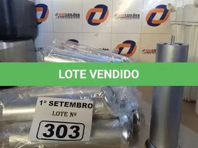 LOTE 303 - 01 LOTE COM VÁRIOS PÉS PARA GUARDA-ROUPAS. (NO ESTADO) ATENÇÃO! FAZER A VISITAÇÃO ANTES DE ARREMATAR, NÃO SABEMOS SE FUNCIONA. LEILÃO NÃO TEM GARANTIA E NEM DEVOLUÇÃO, SUJEITO A POSSÍVEIS AVARIAS VISÍVEIS/OCULTAS E/OU AUSÊNCIA DE COMPONENTES.