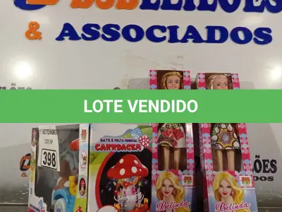 LOTE 398 - 01 BATE-VOLTA MUSICAL CARRUAGEM E 02 BONECAS BELINDA. (NO ESTADO) ATENÇÃO! FAZER A VISITAÇÃO ANTES DE ARREMATAR, NÃO SABEMOS SE FUNCIONA. LEILÃO NÃO TEM GARANTIA E NEM DEVOLUÇÃO, SUJEITO A POSSÍVEIS AVARIAS VISÍVEIS/OCULTAS E/OU AUSÊNCIA DE COMPONENTES.