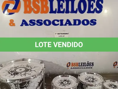 LOTE 403 - 01 BATERIA INFANTIL. (NO ESTADO) ATENÇÃO! FAZER A VISITAÇÃO ANTES DE ARREMATAR, NÃO SABEMOS SE FUNCIONA. LEILÃO NÃO TEM GARANTIA E NEM DEVOLUÇÃO, SUJEITO A POSSÍVEIS AVARIAS VISÍVEIS/OCULTAS E/OU AUSÊNCIA DE COMPONENTES.