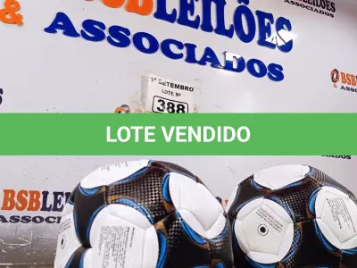 LOTE 388 - 02 BOLAS DE FUTEBOL. (NO ESTADO) ATENÇÃO! FAZER A VISITAÇÃO ANTES DE ARREMATAR, NÃO SABEMOS SE FUNCIONA. LEILÃO NÃO TEM GARANTIA E NEM DEVOLUÇÃO, SUJEITO A POSSÍVEIS AVARIAS VISÍVEIS/OCULTAS E/OU AUSÊNCIA DE COMPONENTES.