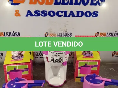 LOTE 440 - 02 PANELAS DE PRESSÃO E 01 CAFETEIRA. (NO ESTADO) ATENÇÃO! FAZER A VISITAÇÃO ANTES DE ARREMATAR, NÃO SABEMOS SE FUNCIONA. LEILÃO NÃO TEM GARANTIA E NEM DEVOLUÇÃO, SUJEITO A POSSÍVEIS AVARIAS VISÍVEIS/OCULTAS E/OU AUSÊNCIA DE COMPONENTES.