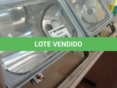 LOTE 482 - 02 LUMINÁRIAS DE PÁTIO E 04 REATORES PARA LÂMPADA VAPOR METÁLICO 150W. (NO ESTADO) ATENÇÃO! FAZER A VISITAÇÃO ANTES DE ARREMATAR, NÃO SABEMOS SE FUNCIONA. LEILÃO NÃO TEM GARANTIA E NEM DEVOLUÇÃO, SUJEITO A POSSÍVEIS AVARIAS VISÍVEIS/OCULTAS E/OU AUSÊNCIA DE COMPONENTES.