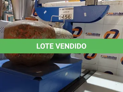 LOTE 456 - 01 BALANÇA ANALÓGICA BRIÃO CAPACIDADE 150KG E 02 BOTIJÕES DE GÁS P2. (NO ESTADO) ATENÇÃO! FAZER A VISITAÇÃO ANTES DE ARREMATAR, NÃO SABEMOS SE FUNCIONA. LEILÃO NÃO TEM GARANTIA E NEM DEVOLUÇÃO, SUJEITO A POSSÍVEIS AVARIAS VISÍVEIS/OCULTAS E/OU AUSÊNCIA DE COMPONENTES.