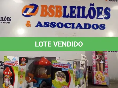 LOTE 410 - 02 BATE-VOLTA MUSICAL CARRUAGEM E 01 BONECA BELINDA. (NO ESTADO) ATENÇÃO! FAZER A VISITAÇÃO ANTES DE ARREMATAR, NÃO SABEMOS SE FUNCIONA. LEILÃO NÃO TEM GARANTIA E NEM DEVOLUÇÃO, SUJEITO A POSSÍVEIS AVARIAS VISÍVEIS/OCULTAS E/OU AUSÊNCIA DE COMPONENTES.