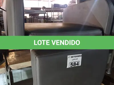 LOTE 584 - 01 POLTRONA PARA DESCANSO. (NO ESTADO) ATENÇÃO! FAZER A VISITAÇÃO ANTES DE ARREMATAR, NÃO SABEMOS SE FUNCIONA. LEILÃO NÃO TEM GARANTIA E NEM DEVOLUÇÃO, SUJEITO A POSSÍVEIS AVARIAS VISÍVEIS/OCULTAS E/OU AUSÊNCIA DE COMPONENTES.