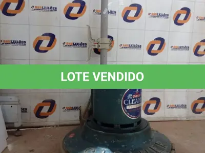 LOTE 534 - 01 ENCERADEIRA INDUSTRIAL MARCA CLEANER. (NO ESTADO) ATENÇÃO! FAZER A VISITAÇÃO ANTES DE ARREMATAR, NÃO SABEMOS SE FUNCIONA. LEILÃO NÃO TEM GARANTIA E NEM DEVOLUÇÃO, SUJEITO A POSSÍVEIS AVARIAS VISÍVEIS/OCULTAS E/OU AUSÊNCIA DE COMPONENTES.
