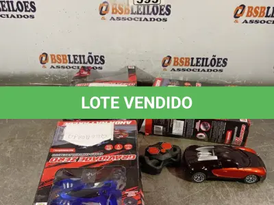 LOTE 393 - 03 CARRINHOS DE CONTROLE REMOTO. (NO ESTADO) ATENÇÃO! FAZER A VISITAÇÃO ANTES DE ARREMATAR, NÃO SABEMOS SE FUNCIONA. LEILÃO NÃO TEM GARANTIA E NEM DEVOLUÇÃO, SUJEITO A POSSÍVEIS AVARIAS VISÍVEIS/OCULTAS E/OU AUSÊNCIA DE COMPONENTES.