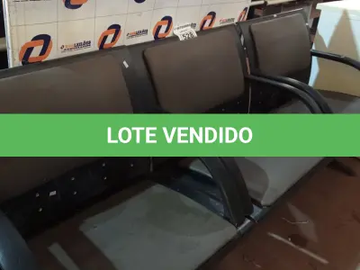 LOTE 528 - 01 LONGARINA DE 03 LUGARES. (NO ESTADO) ATENÇÃO! FAZER A VISITAÇÃO ANTES DE ARREMATAR, NÃO SABEMOS SE FUNCIONA. LEILÃO NÃO TEM GARANTIA E NEM DEVOLUÇÃO, SUJEITO A POSSÍVEIS AVARIAS VISÍVEIS/OCULTAS E/OU AUSÊNCIA DE COMPONENTES.