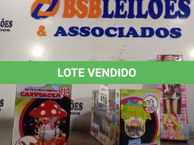 LOTE 410 - 02 BATE-VOLTA MUSICAL CARRUAGEM E 01 BONECA BELINDA. (NO ESTADO) ATENÇÃO! FAZER A VISITAÇÃO ANTES DE ARREMATAR, NÃO SABEMOS SE FUNCIONA. LEILÃO NÃO TEM GARANTIA E NEM DEVOLUÇÃO, SUJEITO A POSSÍVEIS AVARIAS VISÍVEIS/OCULTAS E/OU AUSÊNCIA DE COMPONENTES.