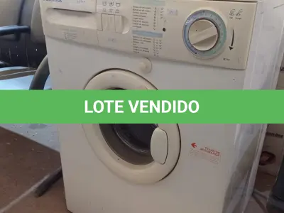 LOTE 527 - 01 LAVADORA DE ROUPAS MARCA ELECTROLUX. (NO ESTADO) ATENÇÃO! FAZER A VISITAÇÃO ANTES DE ARREMATAR, NÃO SABEMOS SE FUNCIONA. LEILÃO NÃO TEM GARANTIA E NEM DEVOLUÇÃO, SUJEITO A POSSÍVEIS AVARIAS VISÍVEIS/OCULTAS E/OU AUSÊNCIA DE COMPONENTES.