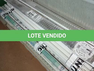LOTE 577 - 02 LUMINÁRIAS E VÁRIAS LÂMPADAS FLUORESCENTES TUBULAR MARCAS E MODELOS DIVERSOS. (NO ESTADO) ATENÇÃO! FAZER A VISITAÇÃO ANTES DE ARREMATAR, NÃO SABEMOS SE FUNCIONA. LEILÃO NÃO TEM GARANTIA E NEM DEVOLUÇÃO, SUJEITO A POSSÍVEIS AVARIAS VISÍVEIS/OCULTAS E/OU AUSÊNCIA DE COMPONENTES.