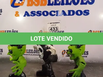 LOTE 433 - 03 BONECOS HORRIPILOIDE. (NO ESTADO) ATENÇÃO! FAZER A VISITAÇÃO ANTES DE ARREMATAR, NÃO SABEMOS SE FUNCIONA. LEILÃO NÃO TEM GARANTIA E NEM DEVOLUÇÃO, SUJEITO A POSSÍVEIS AVARIAS VISÍVEIS/OCULTAS E/OU AUSÊNCIA DE COMPONENTES.
