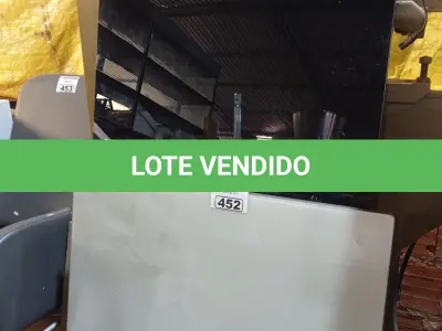 LOTE 452 - 02 TAMPOS DE MESA. (NO ESTADO) ATENÇÃO! FAZER A VISITAÇÃO ANTES DE ARREMATAR, NÃO SABEMOS SE FUNCIONA. LEILÃO NÃO TEM GARANTIA E NEM DEVOLUÇÃO, SUJEITO A POSSÍVEIS AVARIAS VISÍVEIS/OCULTAS E/OU AUSÊNCIA DE COMPONENTES.