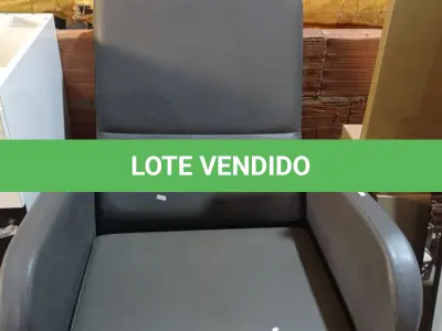 LOTE 453 - 01 POLTRONA PARA DESCANSO. (NO ESTADO) ATENÇÃO! FAZER A VISITAÇÃO ANTES DE ARREMATAR, NÃO SABEMOS SE FUNCIONA. LEILÃO NÃO TEM GARANTIA E NEM DEVOLUÇÃO, SUJEITO A POSSÍVEIS AVARIAS VISÍVEIS/OCULTAS E/OU AUSÊNCIA DE COMPONENTES.